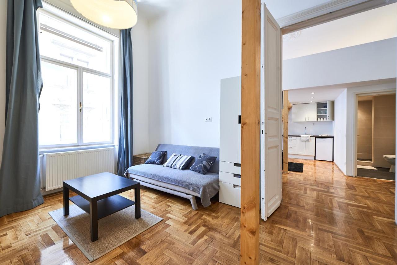 Large Apartment For Groups City Center Dist. VII Βουδαπέστη Εξωτερικό φωτογραφία