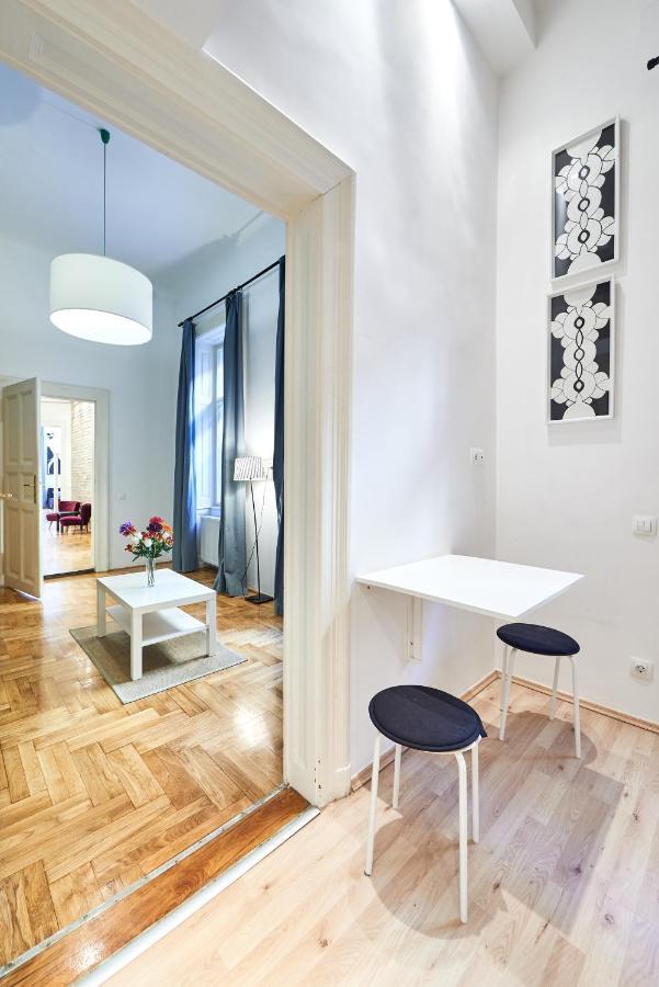 Large Apartment For Groups City Center Dist. VII Βουδαπέστη Εξωτερικό φωτογραφία