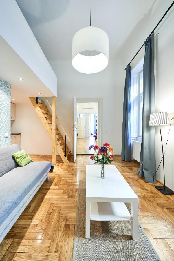 Large Apartment For Groups City Center Dist. VII Βουδαπέστη Εξωτερικό φωτογραφία